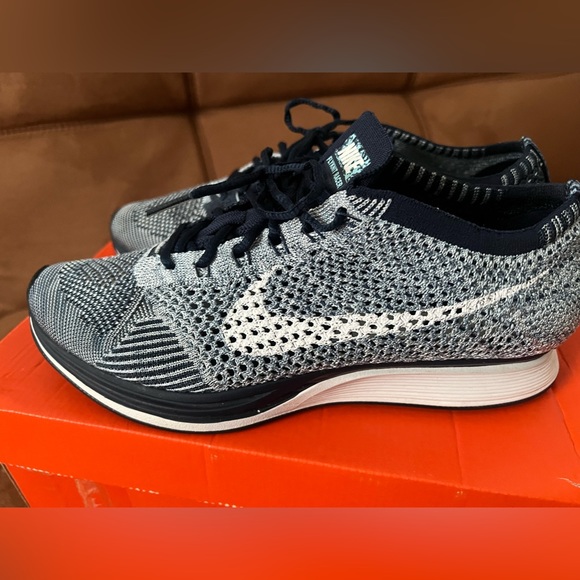 Nike Flynit Racers - Picture 4 of 6